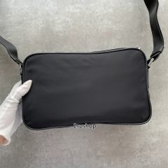 프라다나일론크로스바디백