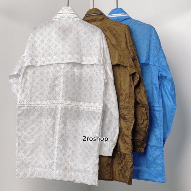 LV 트랜치 코트