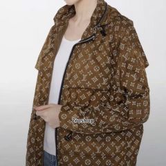 LV 트랜치 코트