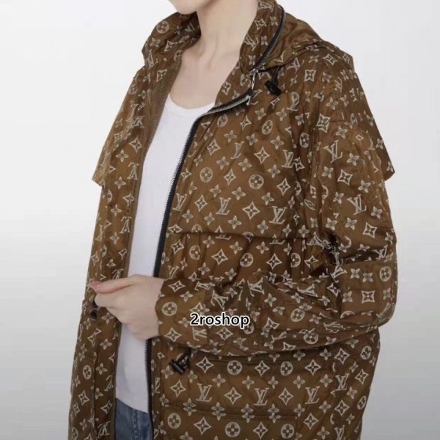 LV 트랜치 코트
