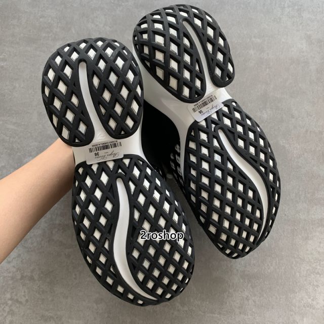 로저비비에스니커즈