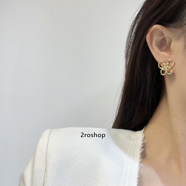 CHANEL 피어싱