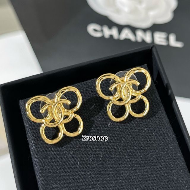 CHANEL 피어싱