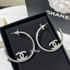 CHANEL 피어싱