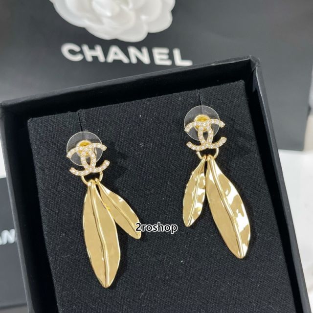 CHANEL 피어싱