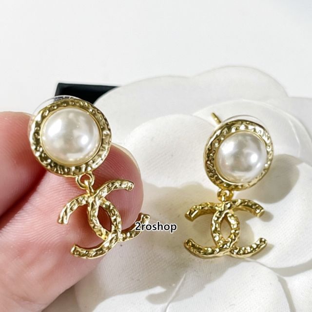 CHANEL 피어싱