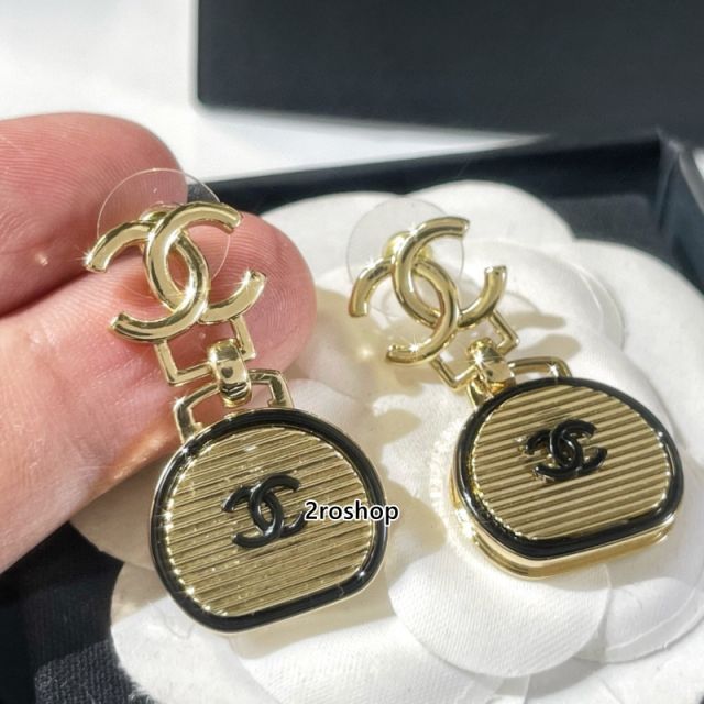 CHANEL 피어싱
