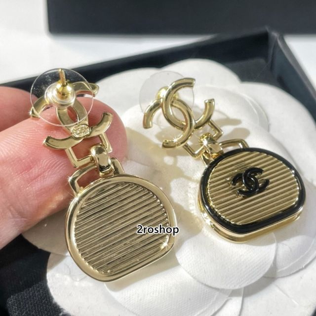 CHANEL 피어싱