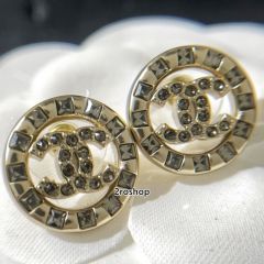 CHANEL 피어싱