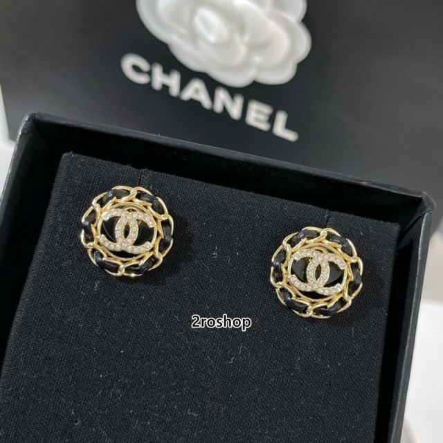 CHANEL 피어싱