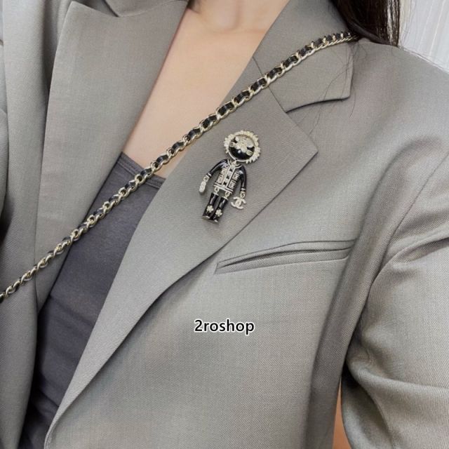 CHANEL 브로치