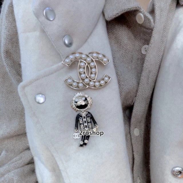 CHANEL 브로치