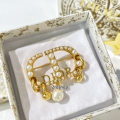 DIOR 브로치