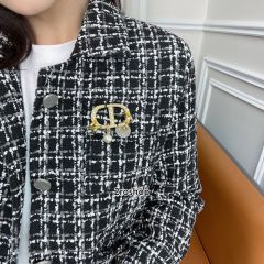 DIOR 브로치