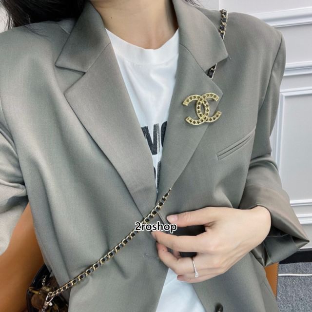 CHANEL 브로치