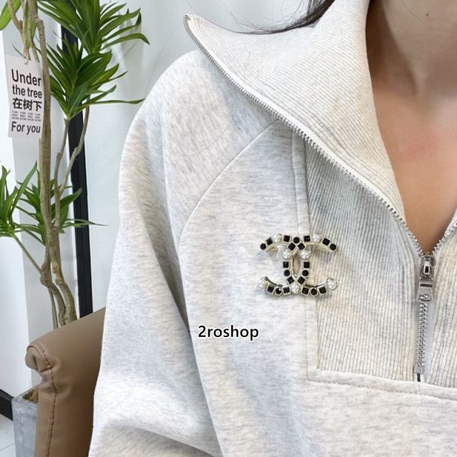 CHANEL 브로치