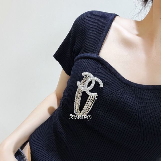 CHANEL 브로치