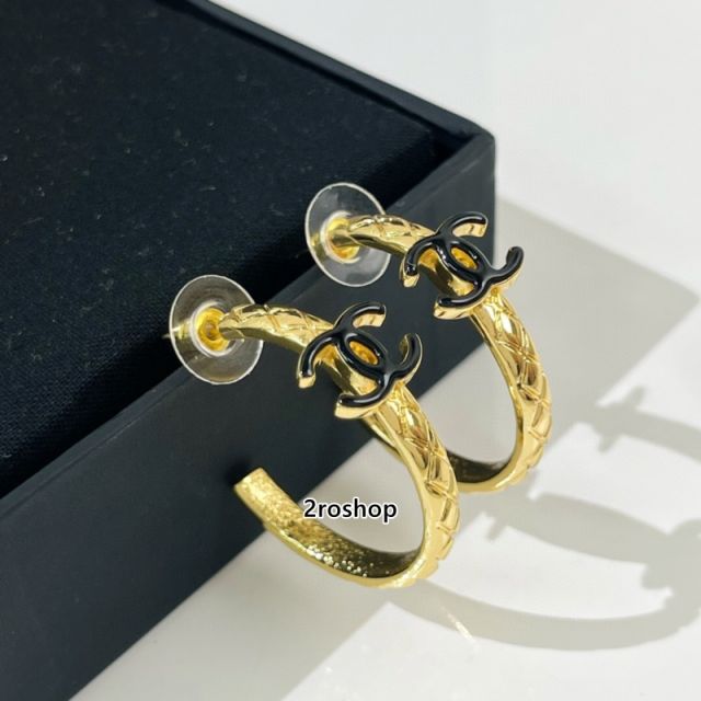 CHANEL 피어싱
