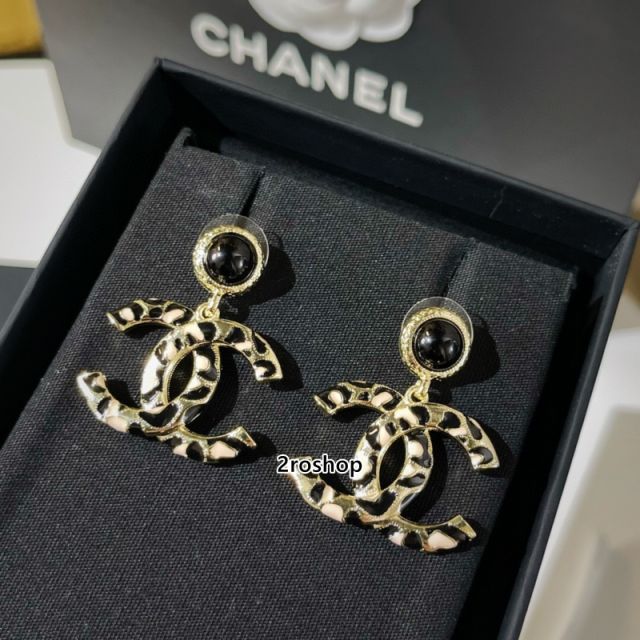 CHANEL 피어싱