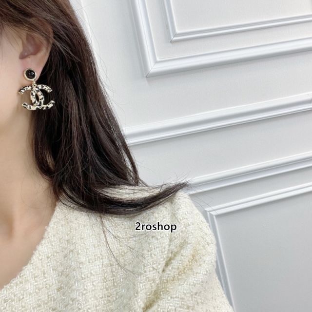 CHANEL 피어싱
