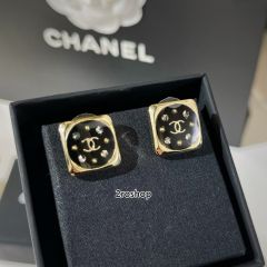 CHANEL 피어싱