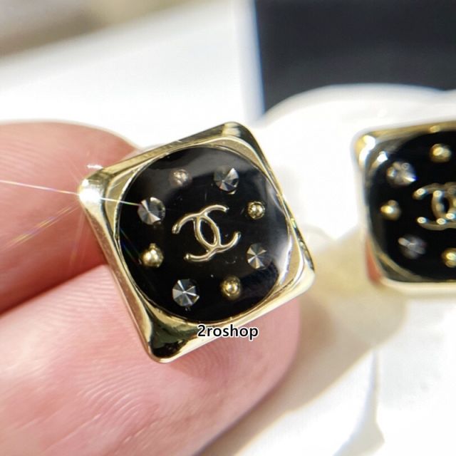 CHANEL 피어싱