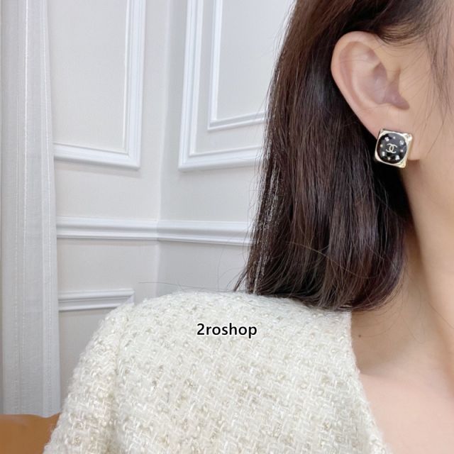 CHANEL 피어싱