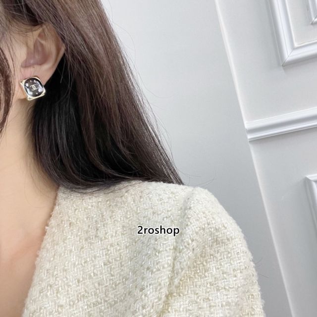CHANEL 피어싱