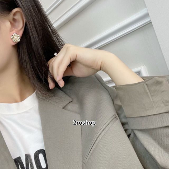 CHANEL 피어싱