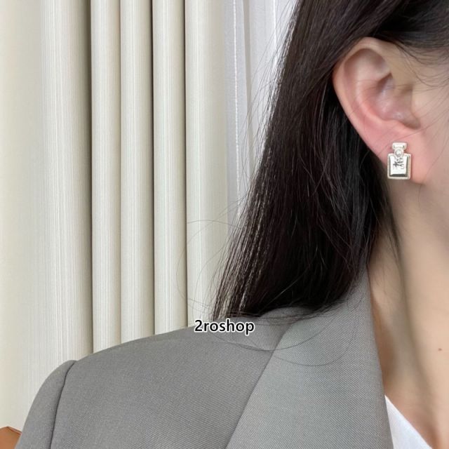 CHANEL 피어싱