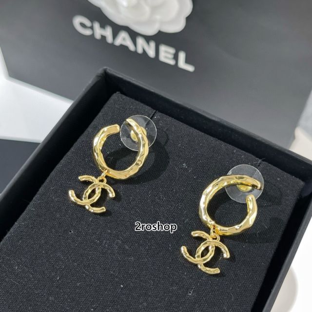 CHANEL 피어싱