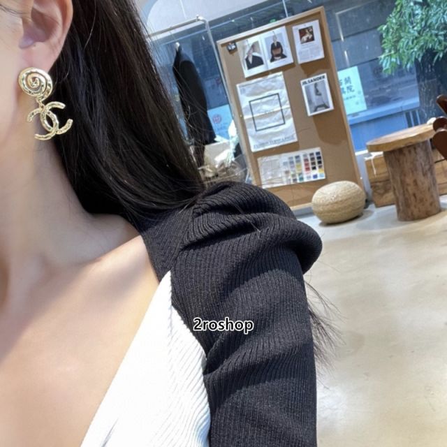 CHANEL 피어싱