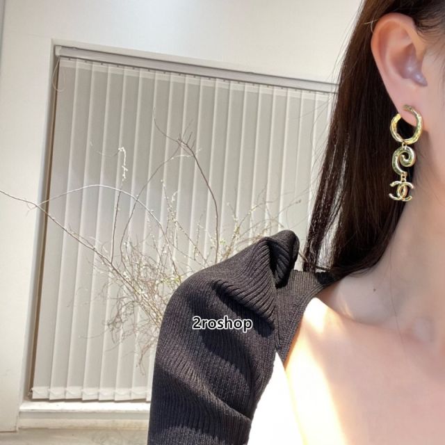 CHANEL 피어싱