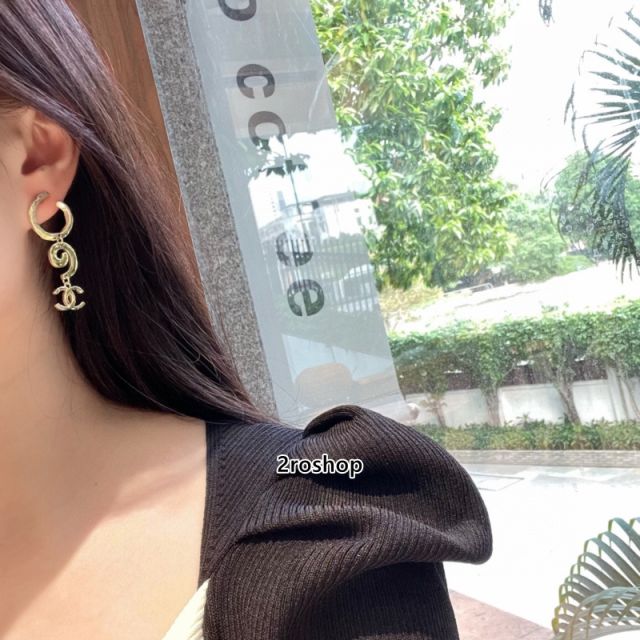 CHANEL 피어싱