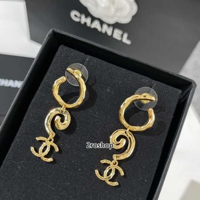 CHANEL 피어싱