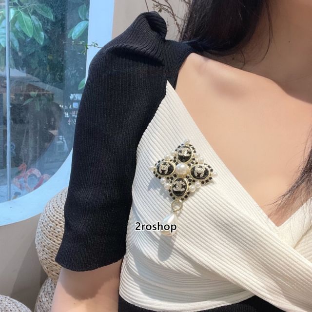 CHANEL 브로치