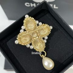 CHANEL 브로치