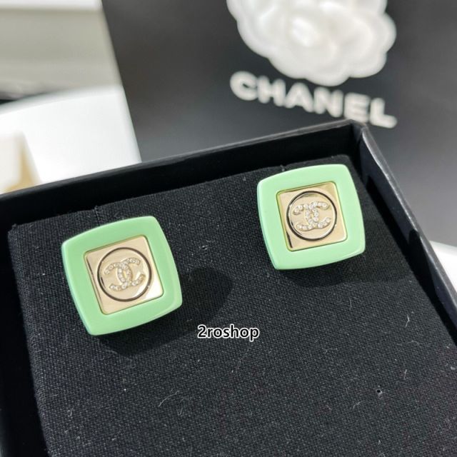 CHANEL 피어싱