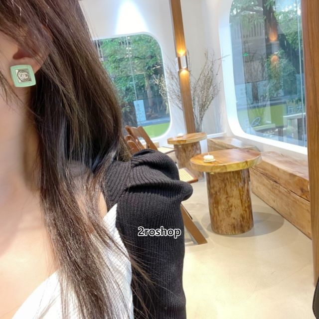 CHANEL 피어싱