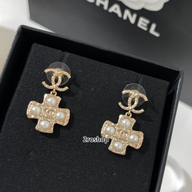 CHANEL 피어싱