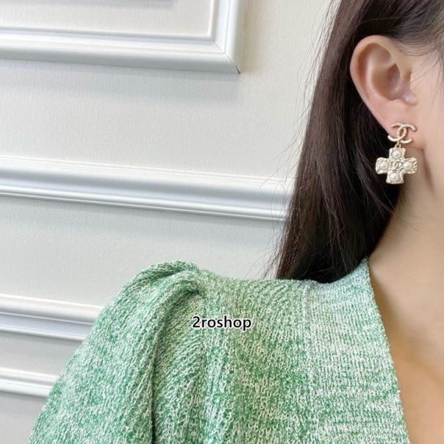 CHANEL 피어싱