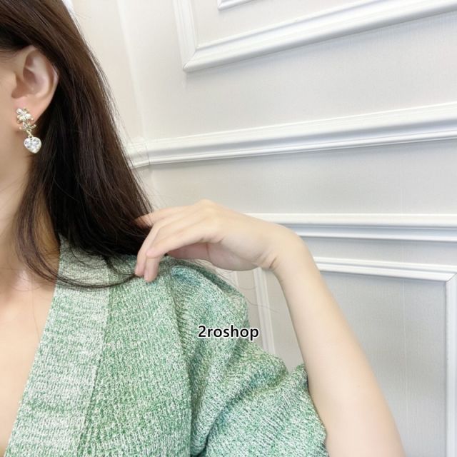CHANEL 피어싱