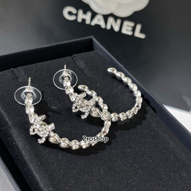 CHANEL 피어싱