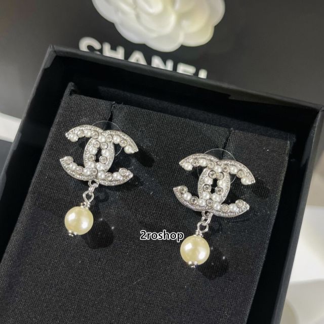 CHANEL 피어싱