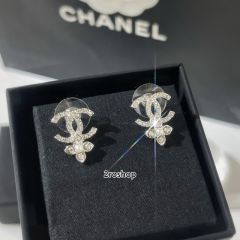 CHANEL 피어싱