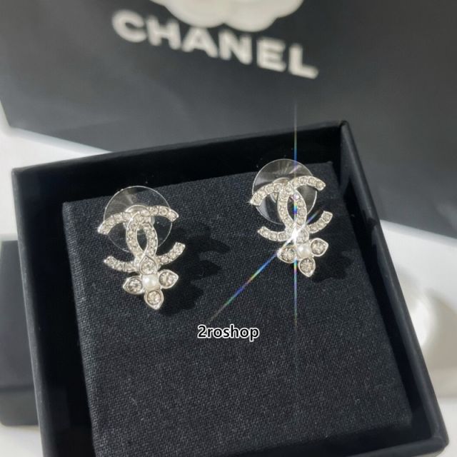 CHANEL 피어싱