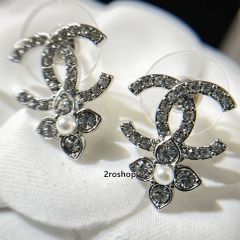 CHANEL 피어싱