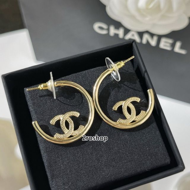 CHANEL 피어싱
