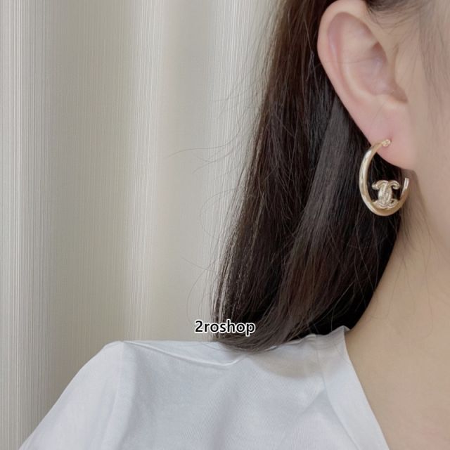 CHANEL 피어싱