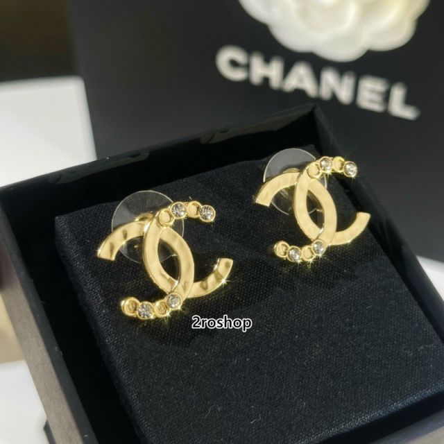 CHANEL 피어싱